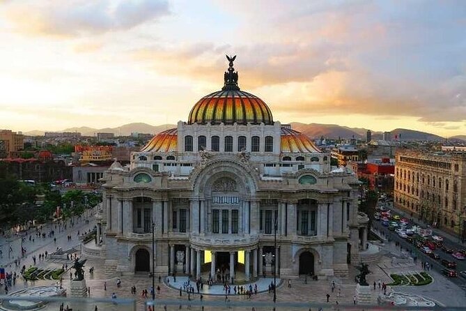 PRIVATE Tour Downtown & Anthropology Museum & Chapultepec Castle - A full day that explains Mexico City in layers