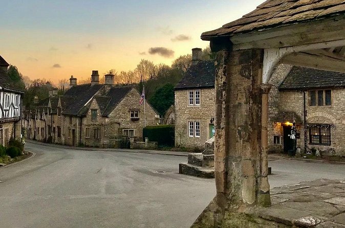 Private Tour of Stonehenge, Bath and Castle Combe. - Peter’s role in the experience