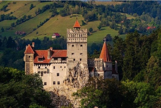 Private tour to Bran Dracula's Castle and Peleș Royal Castle - Bran Castle: the Dracula connection and the real story