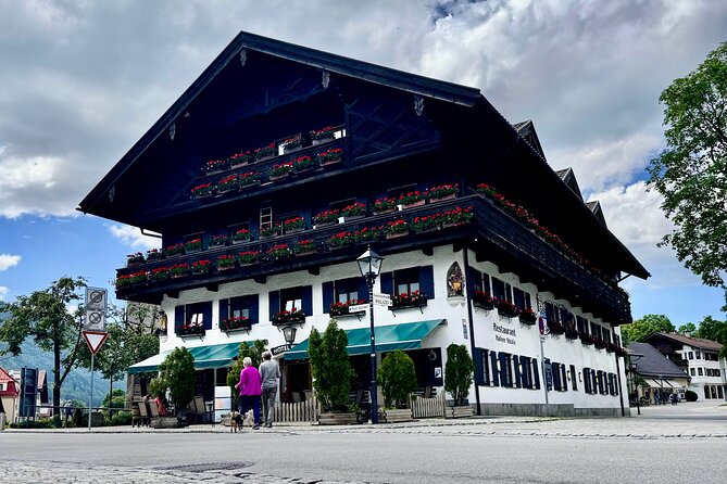Private tour to Neuschwanstein castle from Munich - Lunch and free time in Oberammergau