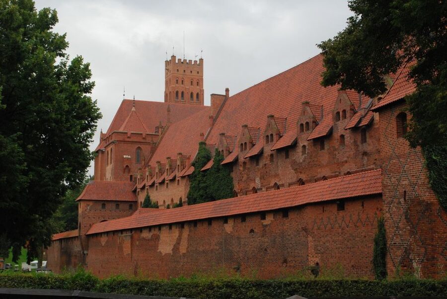 Private transportation to the Malbork Castle from Gdansk - The practical rhythm of the five-hour trip
