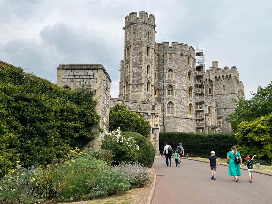 Private trip to Windsor Castle and Stonehenge - The road to Stonehenge changes the mood