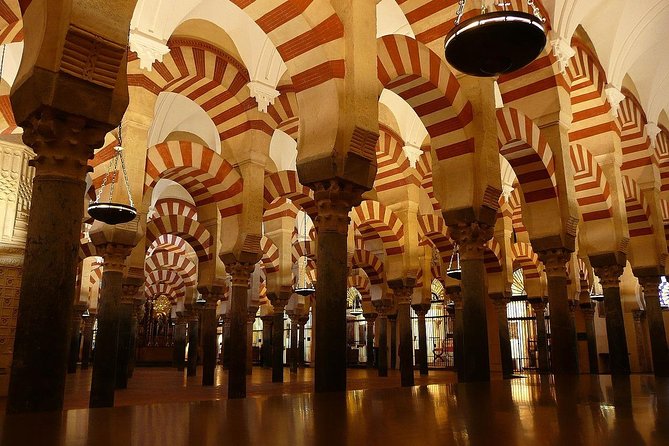 Private Visit Mosque-Cathedral, Jewish quarter, Alcazar and Synagogue - Finishing at the Alcázar and its gardens