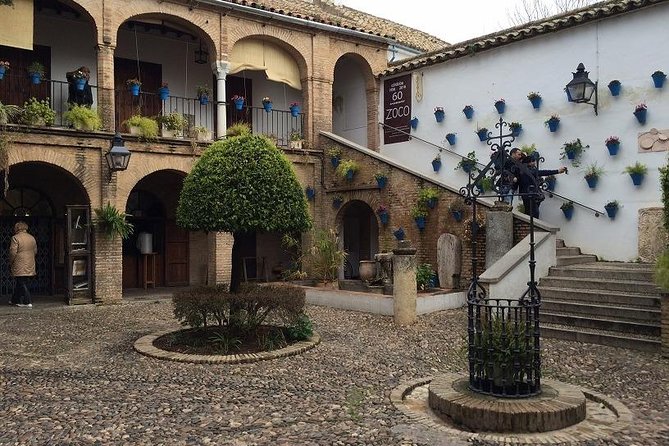 Private Visit Mosque-Cathedral, Jewish quarter, Alcazar and Synagogue - Who will get the most from this tour?