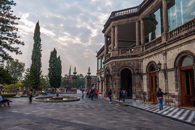 Private Walking Tour Anthropology Museum & Chapultepec Castle - Walking through Chapultepec Park