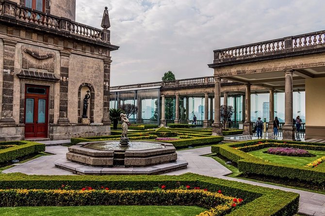 Private Walking Tour Anthropology Museum & Chapultepec Castle - A short stop at Altar a la Patria
