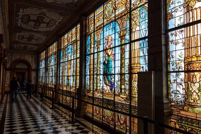 Private Walking Tour Anthropology Museum & Chapultepec Castle - Reaching Chapultepec Castle