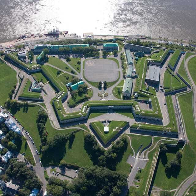 Quebec: La Citadelle de Québec Ticket and Guided Tour - Barracks, cannons, and the old powder magazine