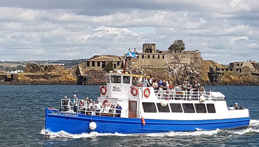 Queensferry: Firth of Forth Blackness Castle Cruise - Fife, Limekilns, and the changing shoreline
