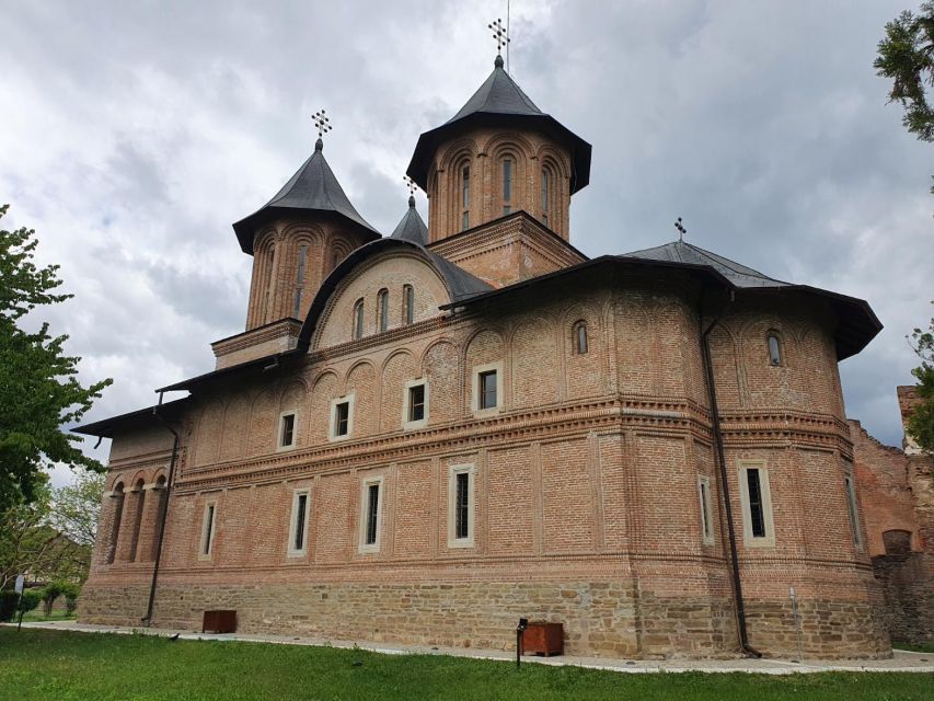 Real Dracula Princely Court and Real Dracula's Fortress - Curtea de Argeș and Romania’s royal past