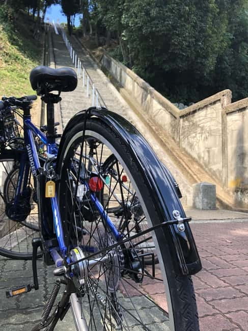 Ride around the Castle. Slurp like a Local - Local stories, crafts, and small surprises