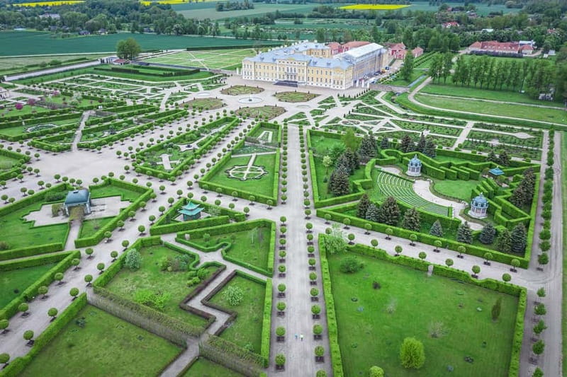 Riga: Hill of Crosses, Guided Rundale Palace & Bauska Castle - Lunch near the palace