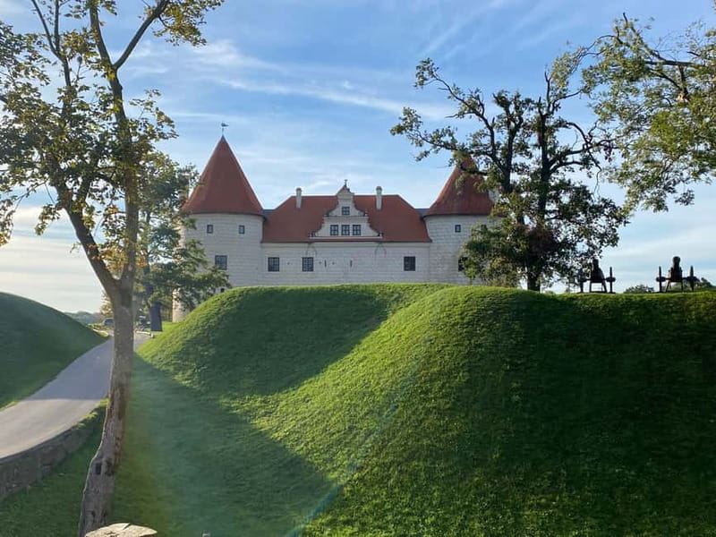 Riga: Hill of Crosses, Guided Rundale Palace & Bauska Castle - Transport, group size, and the human touches