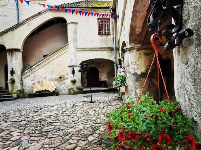 Riga: Nearby Manors and Castles Tour - What the $106 price really covers