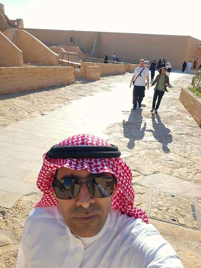 Riyadh: Diriyah, AL Masmak Fortress, AL Murabba Palace Tour - Food, hospitality, and the human side of the day