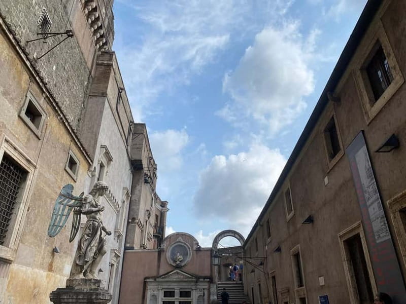 Rome: Castle Sant'Angelo Ticket w/ audioguide option - Audioguide or independent exploration?