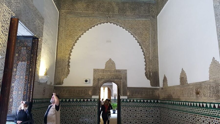 Royal Alcázar of Seville Skip-the-Line Guided Tour - Entering the Alcázar through express security