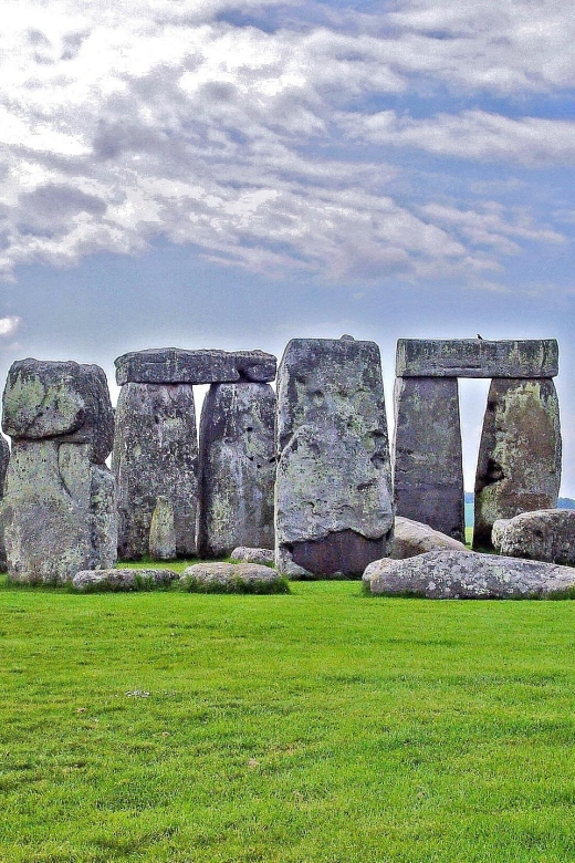 Royal Windsor Castle and Stonehenge Private Tour with passes - Stonehenge: an ancient monument with room to wonder