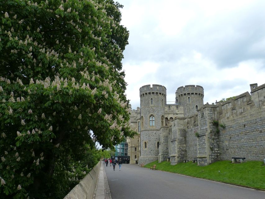 Royal Windsor Castle Tour Private including tickets - Private transport is the real convenience