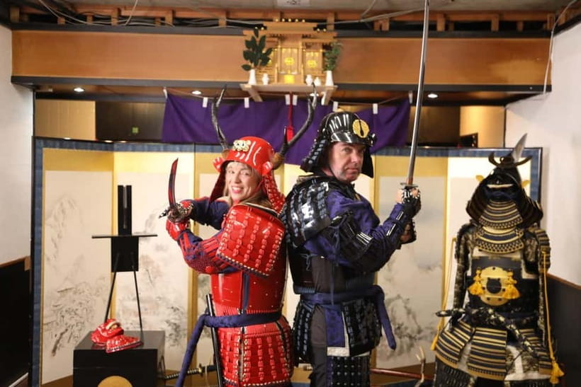Samurai Armor & Sword experience with phot near Osaka Castle - Starting with a bow at the dojo shrine