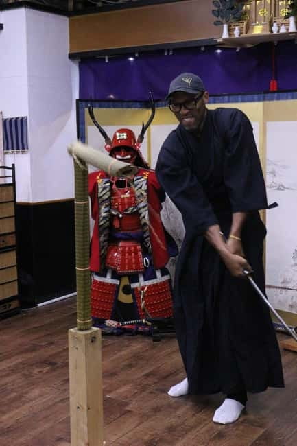 Samurai Armor & Sword experience with phot near Osaka Castle - How the price compares with the experience