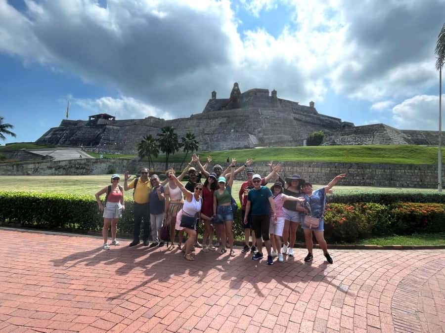 San Felipe Castle and Getsemani Walking Tour with tickets - From Plaza de la Trinidad into Getsemaní