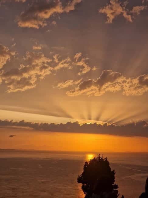 Sarande: Blue Eye Spring and Lekursi Castle Sunset Tour - Seeing the Blue Eye up close