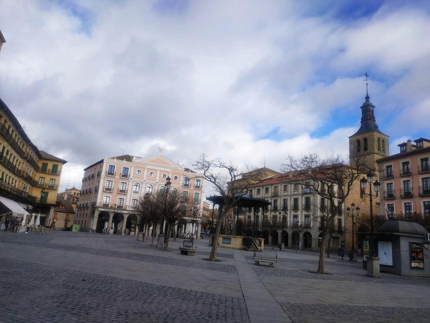 Segovia: Guided Walking Tour with Alcázar Entry - What the $25 price really includes