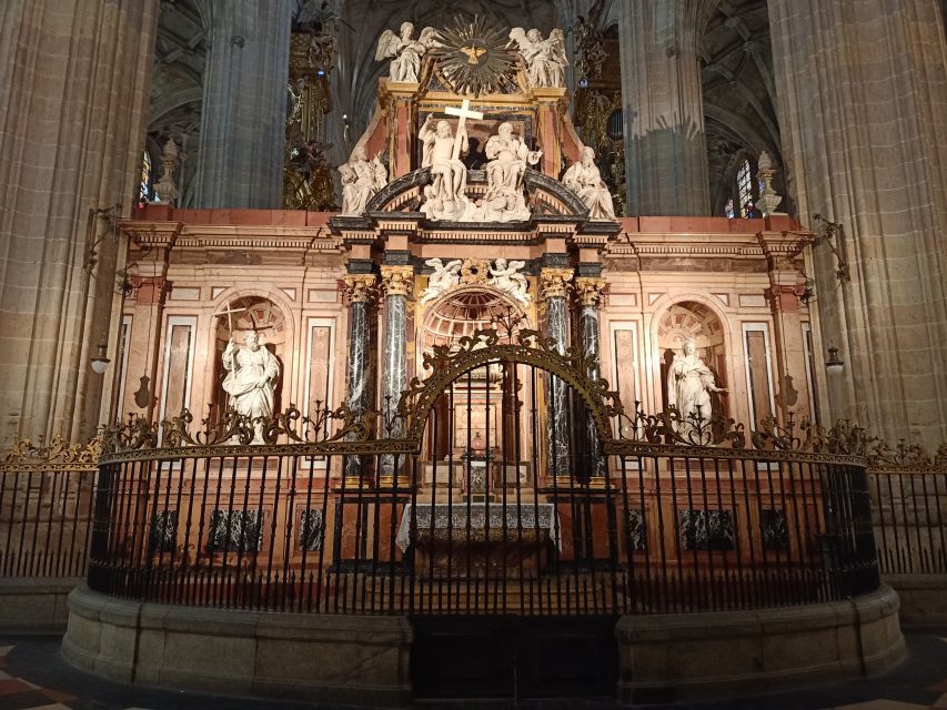 Segovia: Guided Walking Tour with Cathedral & Alcázar Entry - Walking from the Cathedral to the Alcázar