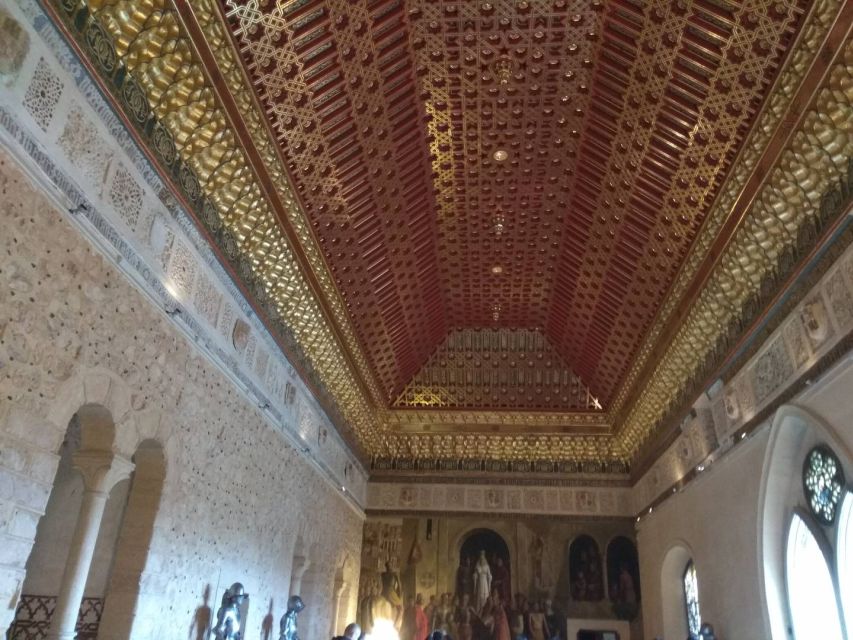 Segovia: Guided Walking Tour with Cathedral & Alcázar Entry - Casa de los Picos and the old streets