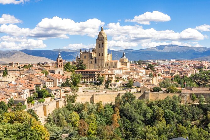 Segovia - Old Town tour including Castle visit - Should You Book the Segovia Old Town and Alcázar Tour?