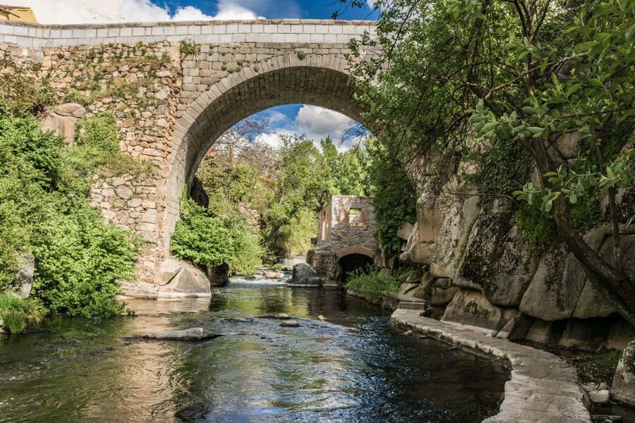 Segovia Private Guided Visit & Alcazar with High Speed Train - Walking the Old Town toward Plaza Mayor