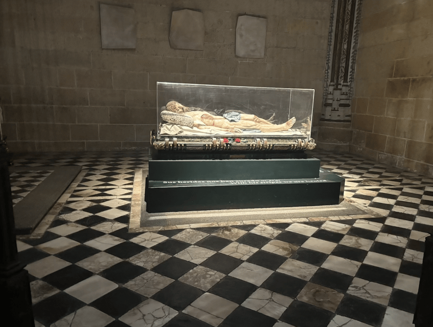 Segovia: private tour with Alcazar, Cathedral and wine tasting - Four hours, walking, and the missing transportation