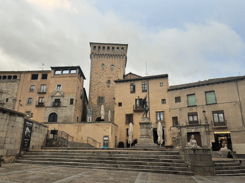 Segovia: private tour with Alcazar, Cathedral and wine tasting - Segovia Cathedral, the final Gothic cathedral in Spain