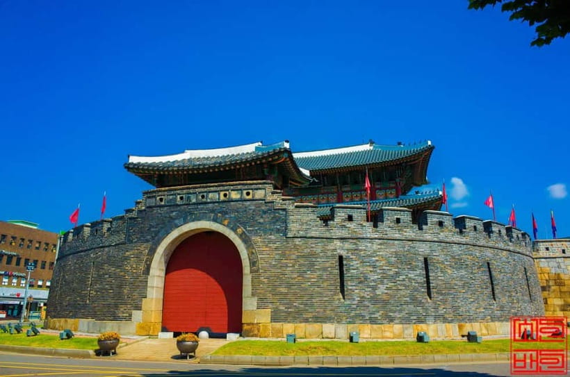 Seoul: Hwaseong Fortress, Folk Village and Starfield Library - Four very different sides of Suwon in one day