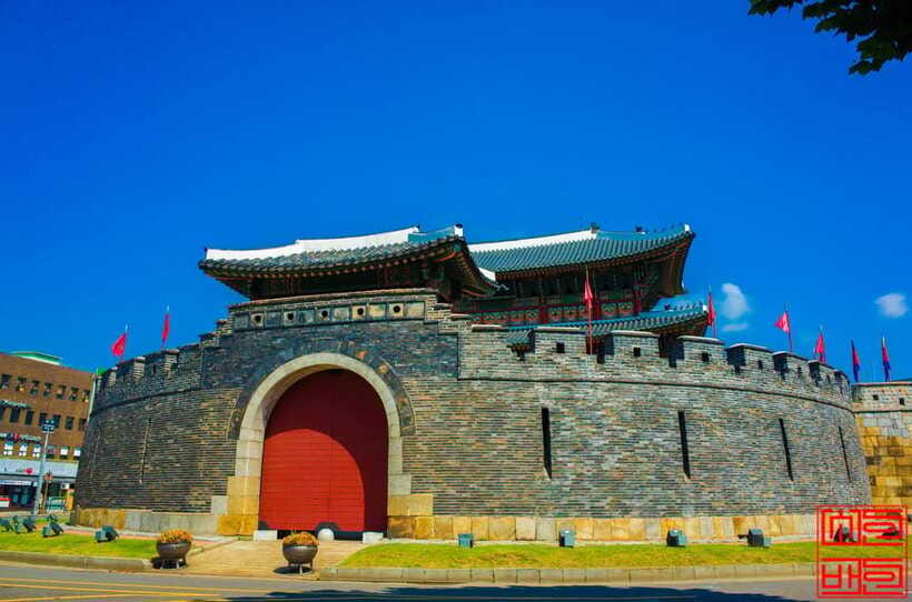 Seoul: Hwaseong Fortress, Folk Village and Starfield Library - Who should book this Suwon day trip?