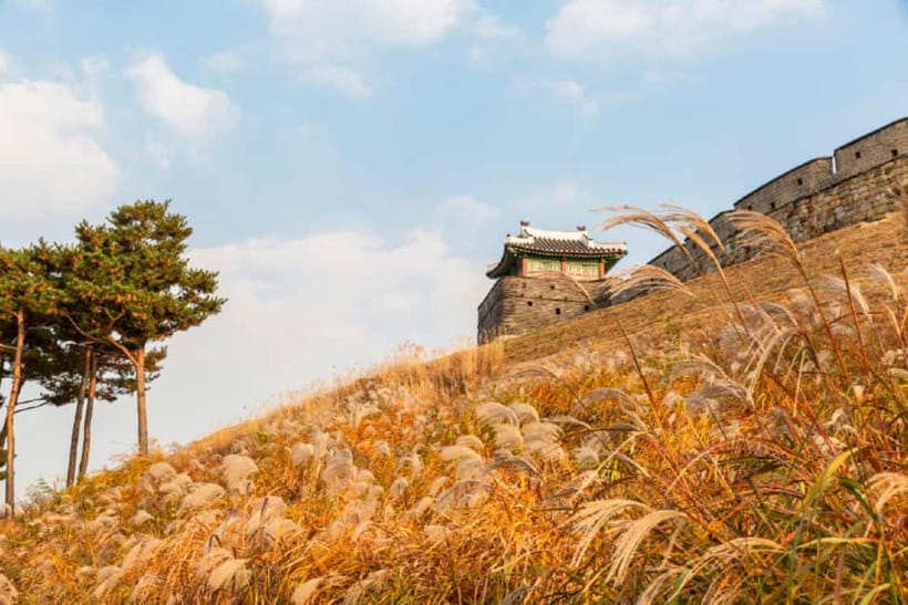 Seoul: Suwon Hwaseong Fortress & Korean Folk Village Tour - Walking the walls of Suwon Hwaseong