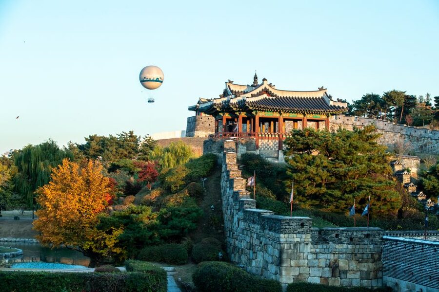 Seoul: Suwon Hwaseong Fortress & Korean Folk Village Tour - Nammun Market and a taste of present-day Suwon
