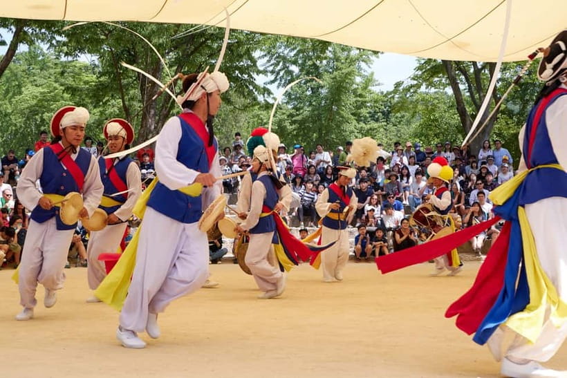 Seoul: Suwon Hwaseong Fortress & Korean Folk Village Tour - The walking, weather, and family question