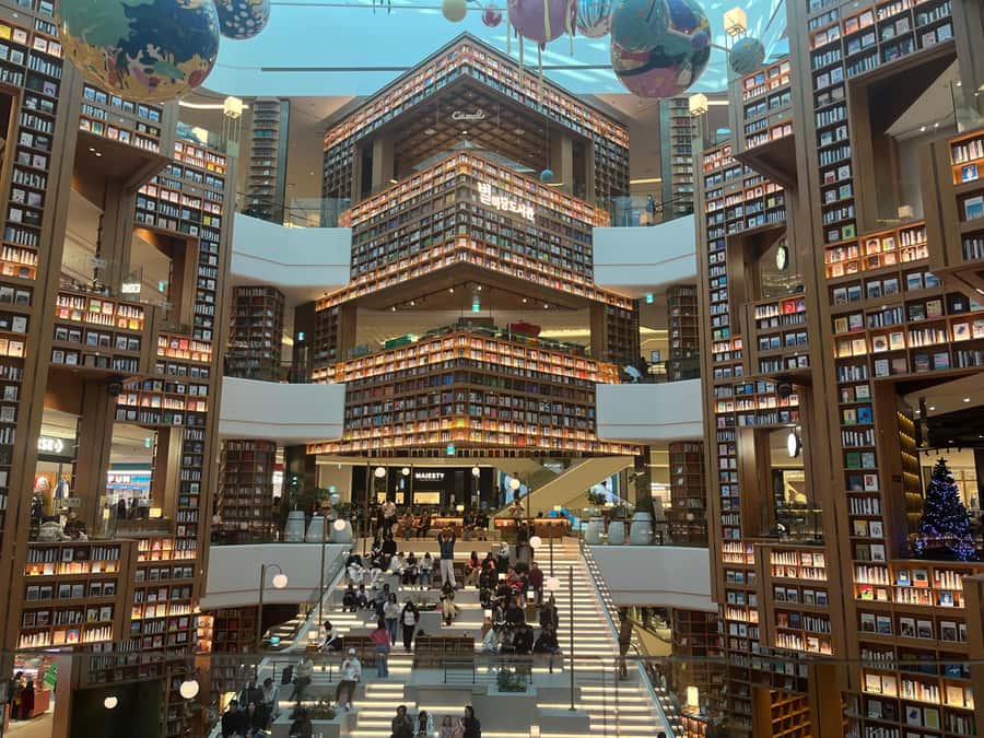 Seoul : Suwon Hwaseong Fortress+Starfield Library+Waujeongsa - How the guides shape the experience