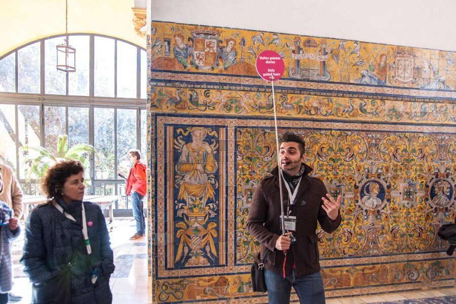 Seville: Alcázar and Cathedral Entry Ticket and Guided Tour - Walking to Seville Cathedral