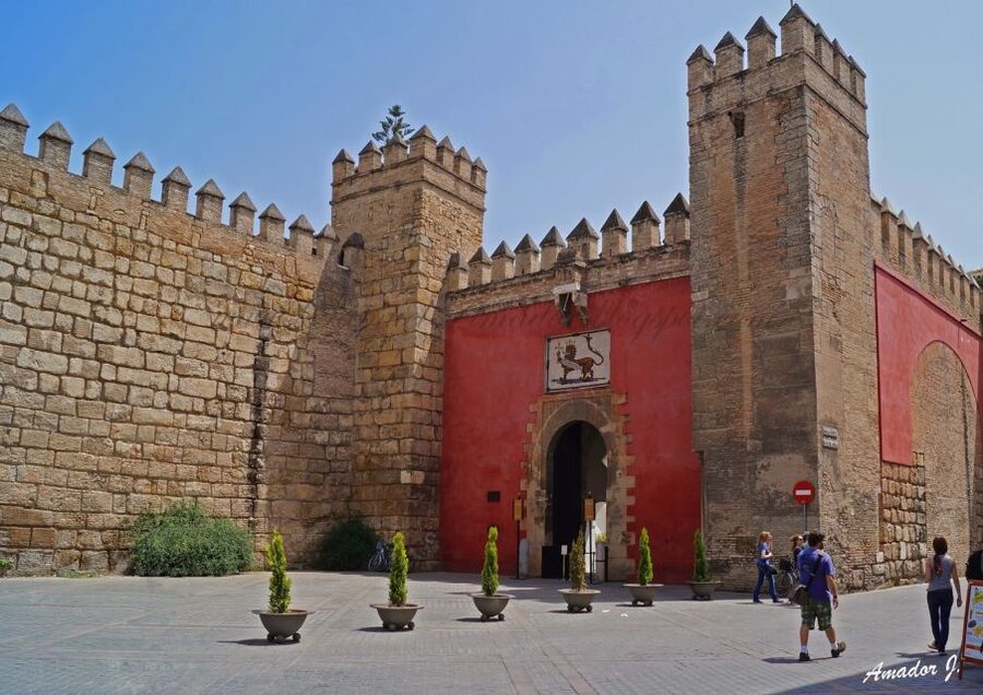 Seville: Alcazar, Cathedral, and Giralda Skip-the-Line Tour - Beginning at Plaza Nueva and City Hall