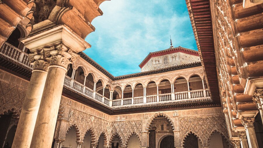 Seville: Alcazar, Cathedral, and Giralda Skip-the-Line Tour - Seville Cathedral and Its Gothic Scale
