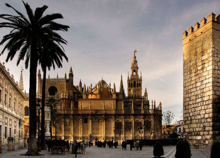 Seville: Alcazar, Cathedral, and Giralda Skip-the-Line Tour - Climbing the 104-Meter Giralda