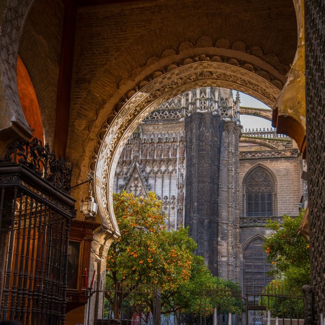 Seville: Alcazar, Cathedral, and Giralda Skip-the-Line Tour - What the Guides Add