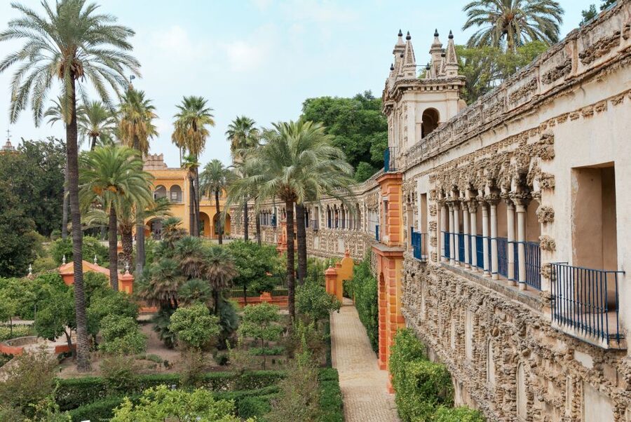 Seville: Alcázar, Cathedral & Giralda Fast Track Guided Tour - Who should book this Seville tour?