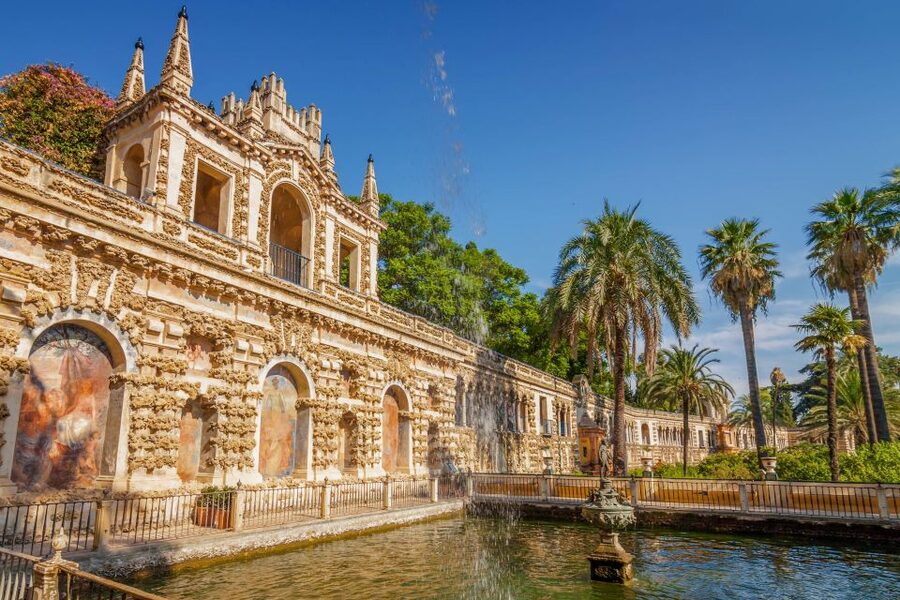 Seville: Alcázar Guided Palace Tour with Priority Access - Courtyards where architecture slows down