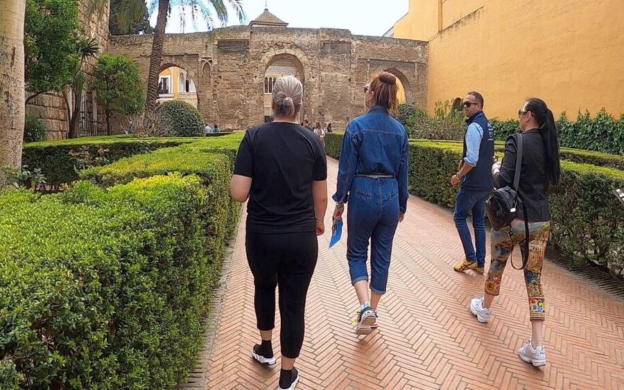 Seville: Alcazar of Seville guided tour with a Historian- - Why the Alcazar works best with a historian