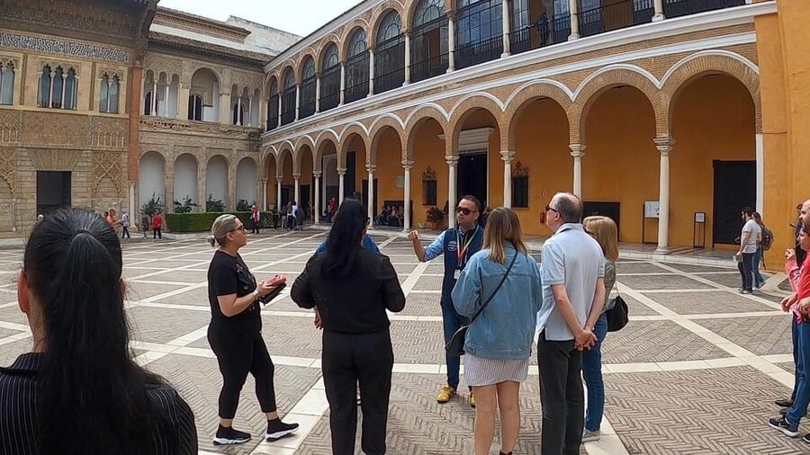 Seville: Alcazar of Seville guided tour with a Historian- - The Gothic Palace and the Christian chapter
