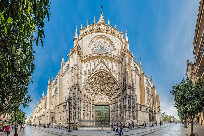 Seville & Alcazar Skip the Line from Cadiz Port (Cruisers Only) - Santa Cruz: the best walking portion